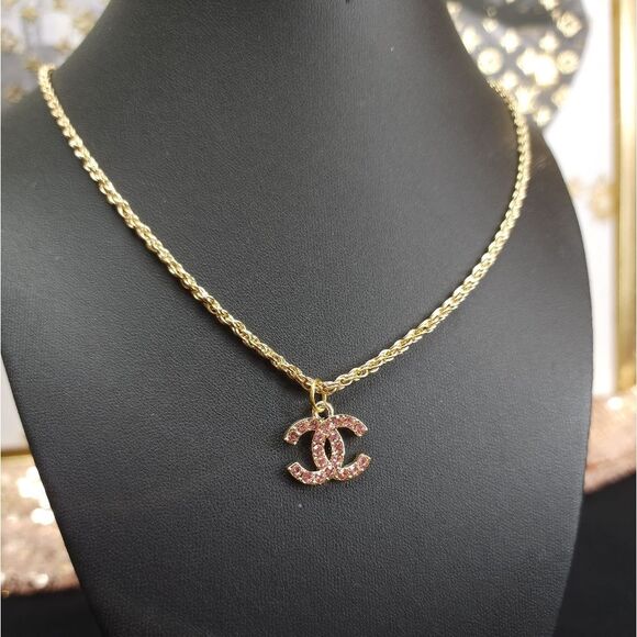 Repurposed Charm on 18 in Unbranded Chain - Picture 2 of 6